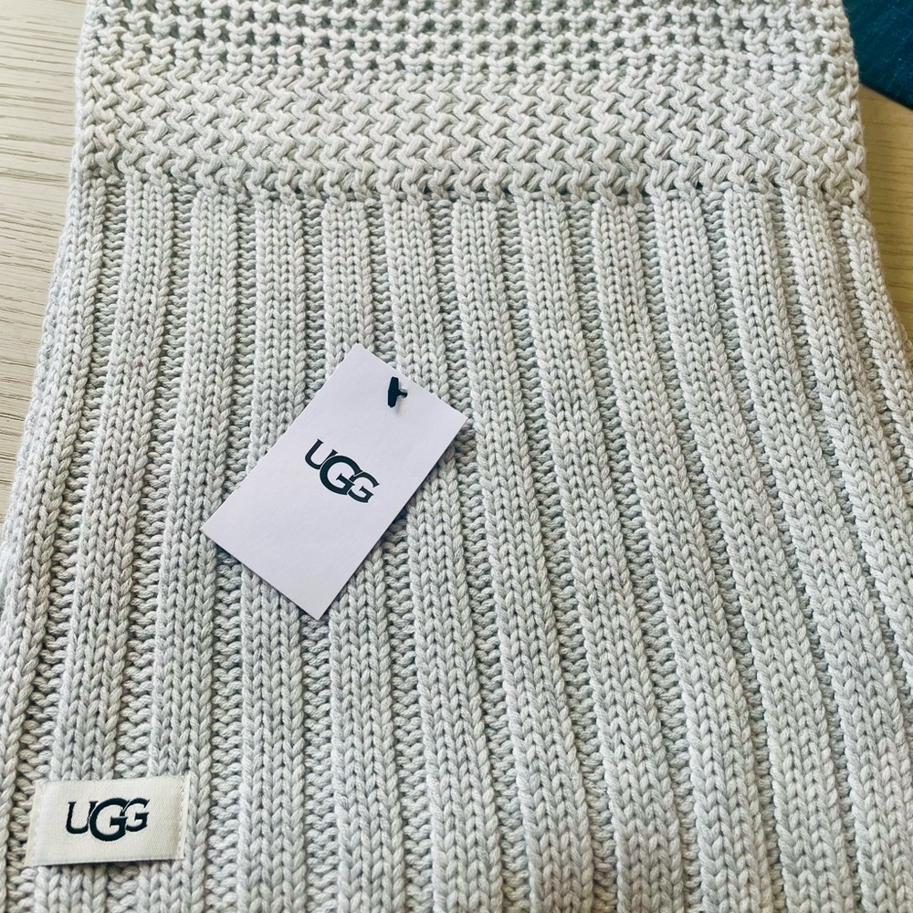 NWT! UGG Textured Cardi Scarf